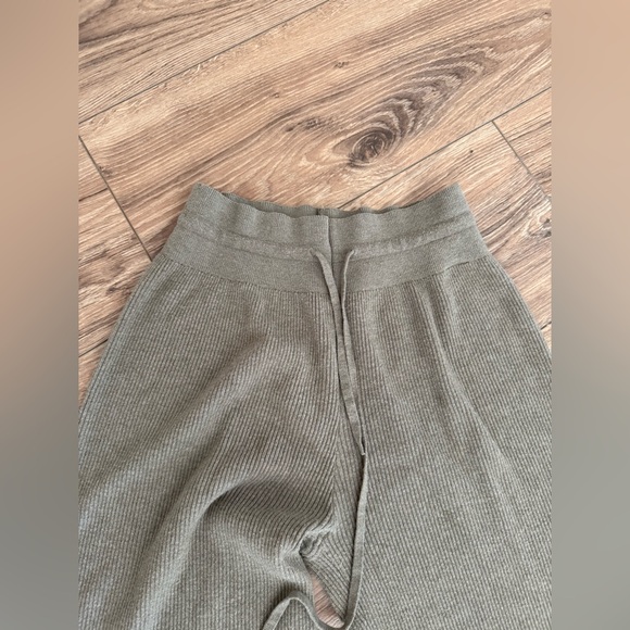 Uniqlo set - Picture 3 of 5